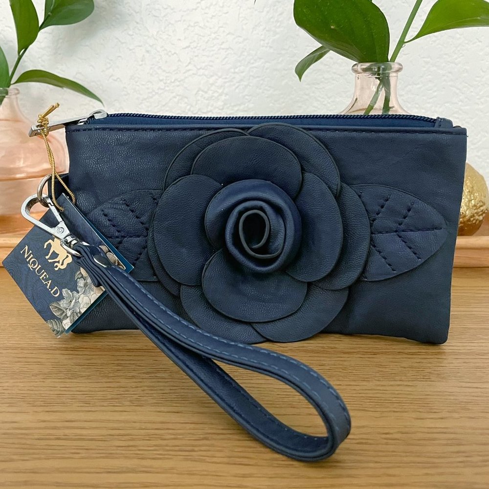 Niquea.d Navy Wristlet
